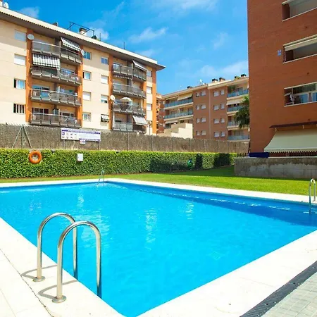 Tic Tac 23 Family With Pool View يوريت دي مار