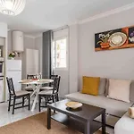 Tic Tac 23 Family With Pool View Apartment